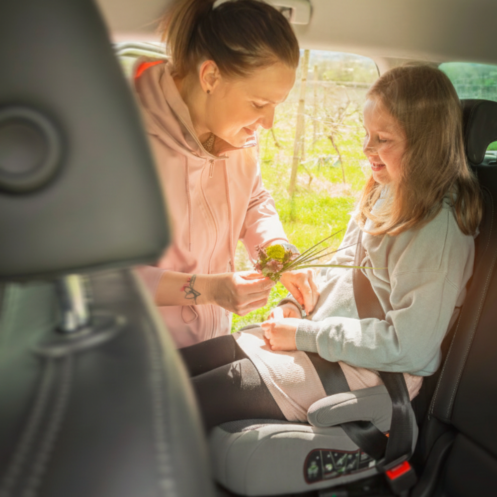 PETITE&amp;MARS Podsedák Optimus Pro i-Size Air Tan Brown 125 - 150 cm (22-36 kg)