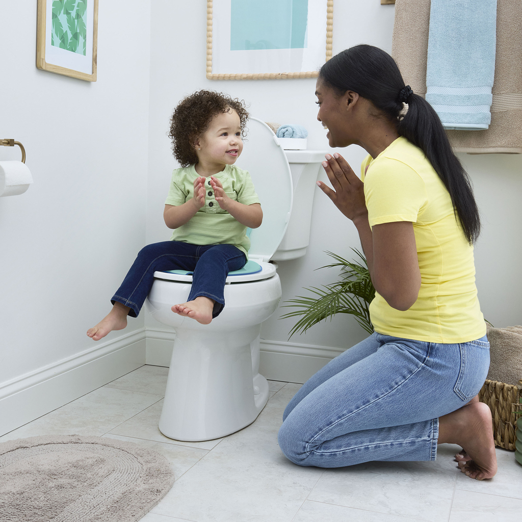 BRIGHT STARTS Redukcia na WC nalepovacia Flip &amp; Sit™ STITCH™ 18m+, do 23kg