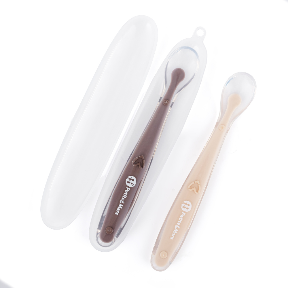 PETITE&amp;MARS Silikónové lyžičky s puzdrom, sada 2 ks, Take&amp;Match Sand - Cocoa 6m+