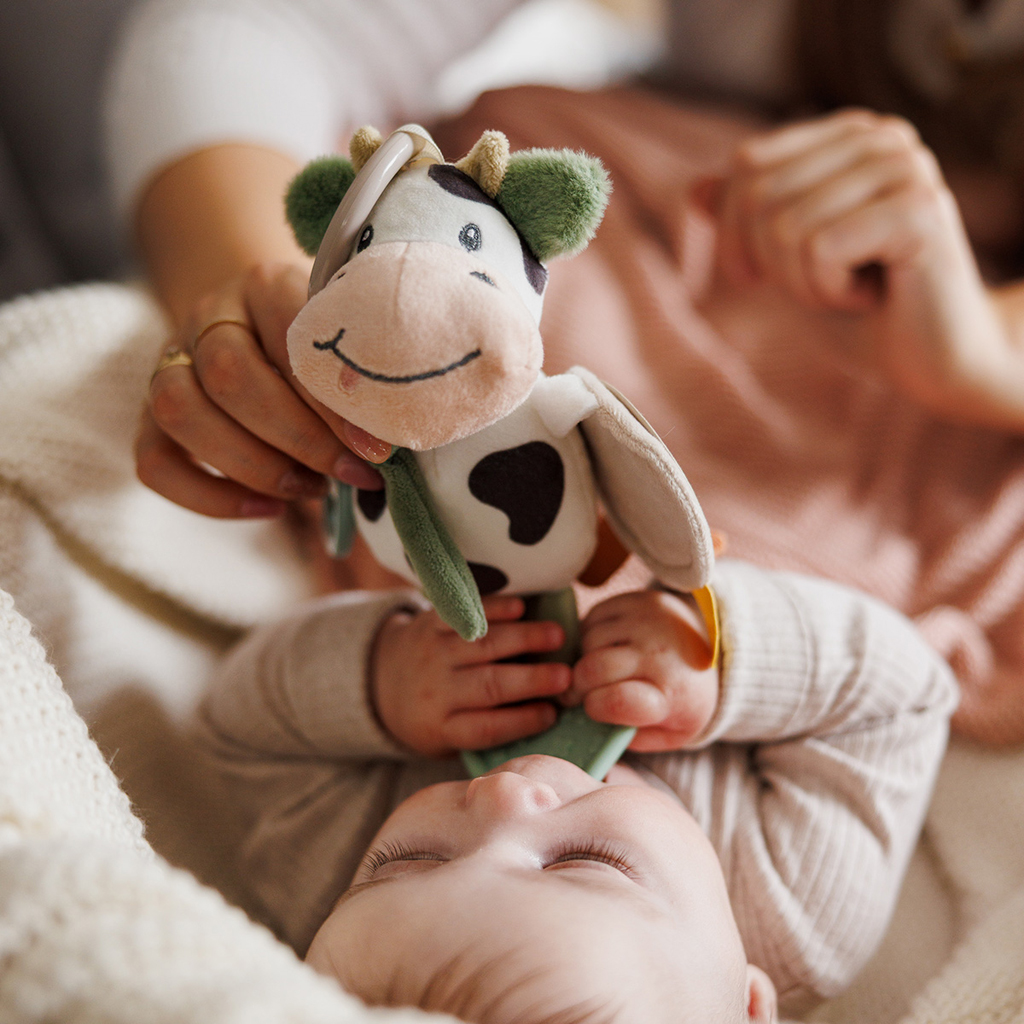 BABYONO Hračka závesná s hryzačkou Cow Bingo 0m+