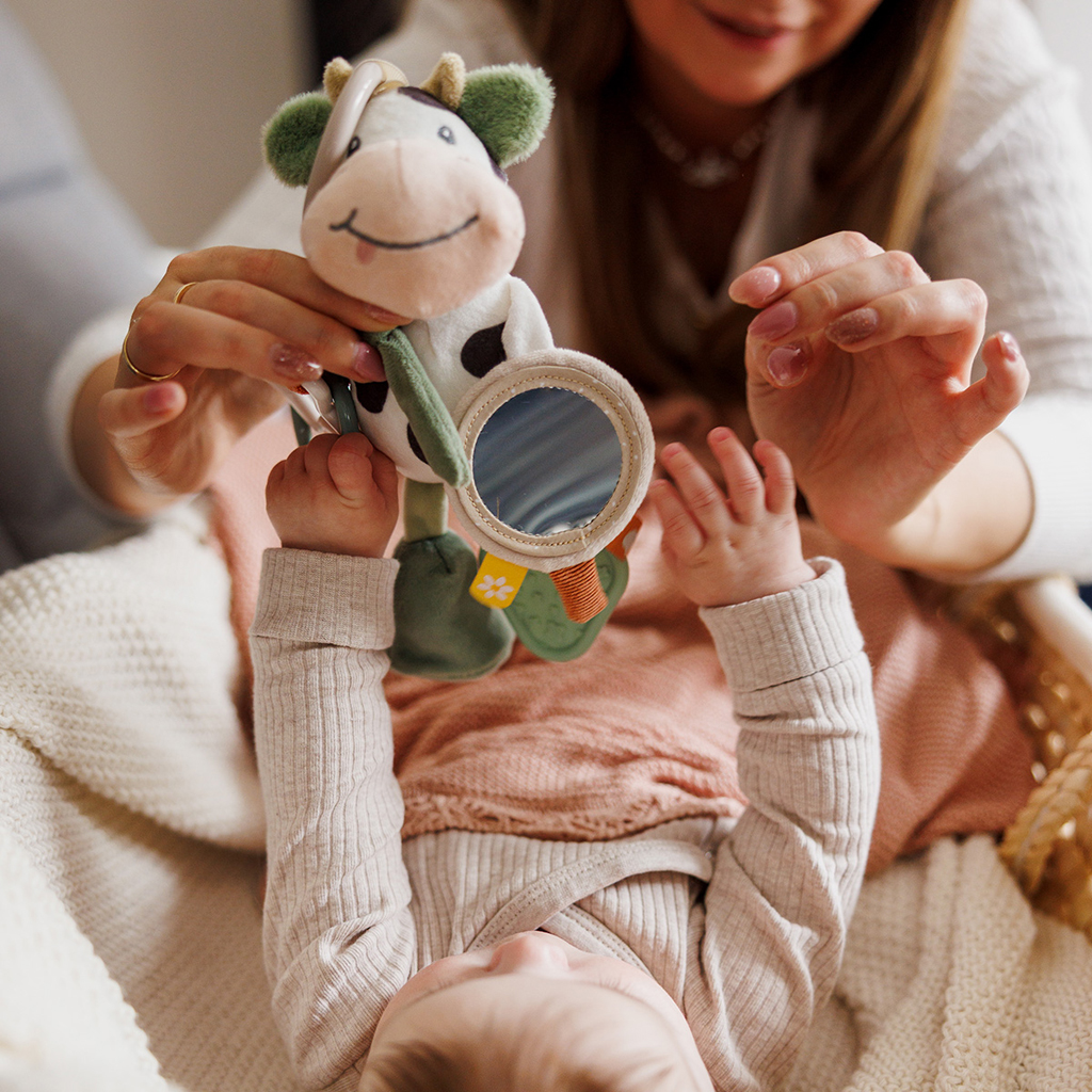 BABYONO Hračka závesná s hryzačkou Cow Bingo 0m+