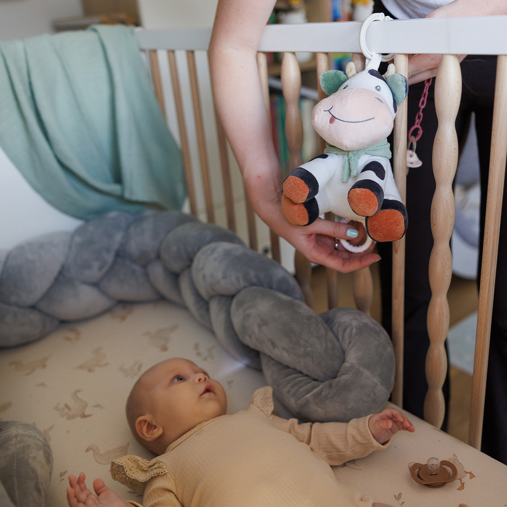 BABYONO Hračka hudobná na C-krúžku Cow Bingo 0m+