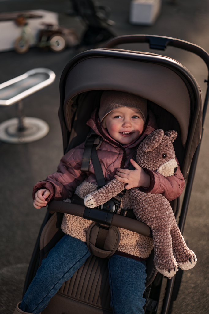 EASYWALKER Kočík kombinovaný Zoey Chestnut Brown + CBX By CYBEX Aton B2 i-Size + základňa