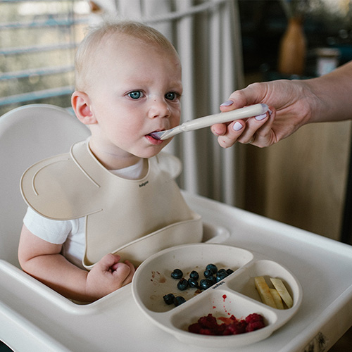 BABYONO Tanier silikónový s prísavkou - beige 6m+