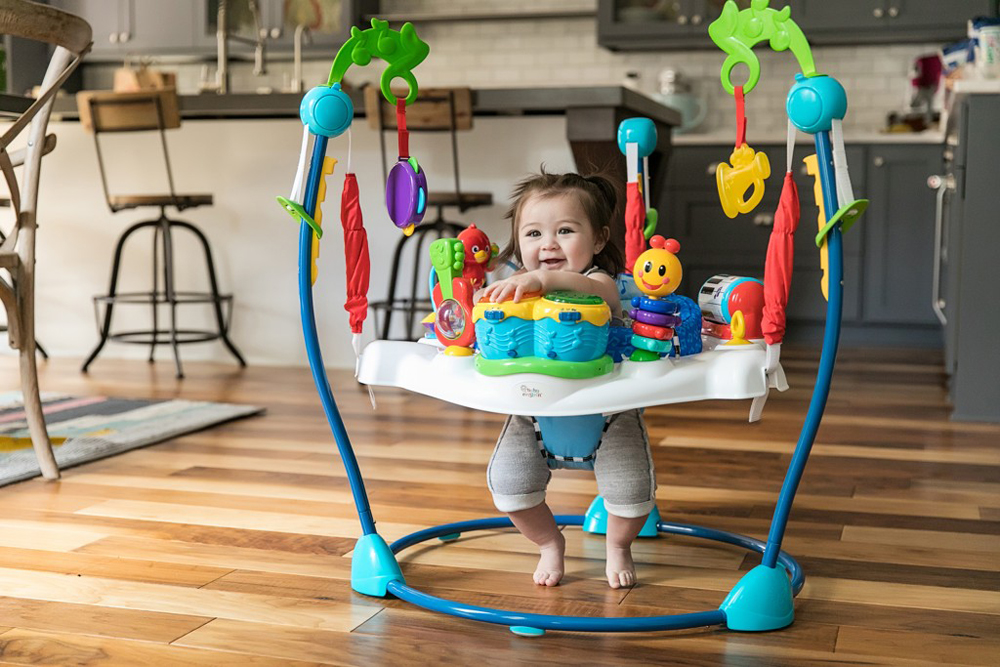 BABY EINSTEIN Skákadlo/aktívne centrum 2v1 Neighborhood Symphony 6m+ do 11 kg
