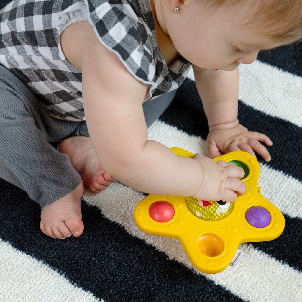BABY EINSTEIN Hračka aktívna s prísavkou Pop &amp; Glow Starfish™ 6m+
