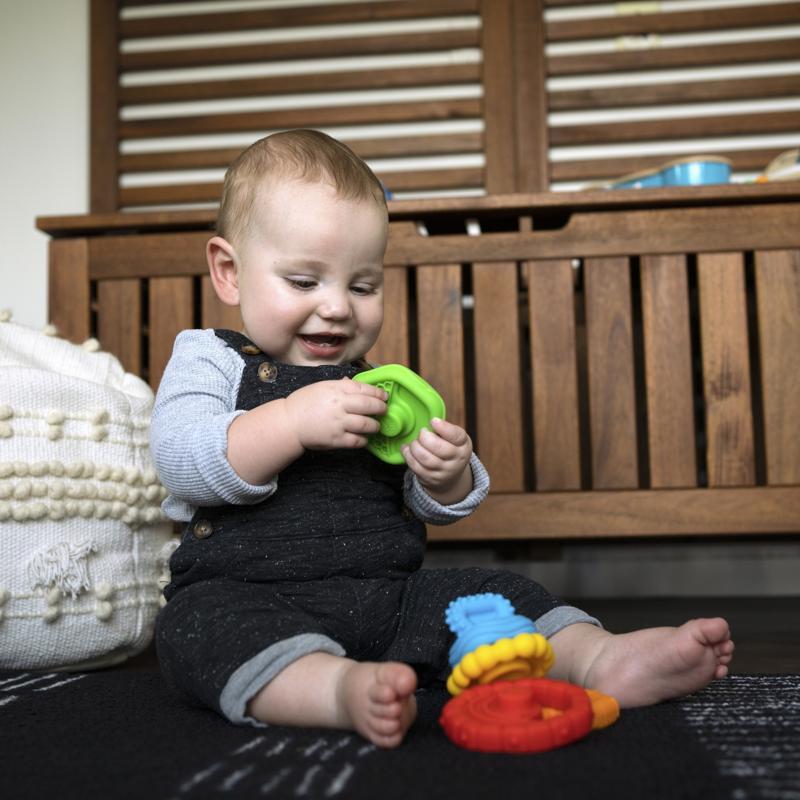 BABY EINSTEIN Hryzačka stohovacia 2v1 Stack&amp;Teethe™ 0m+