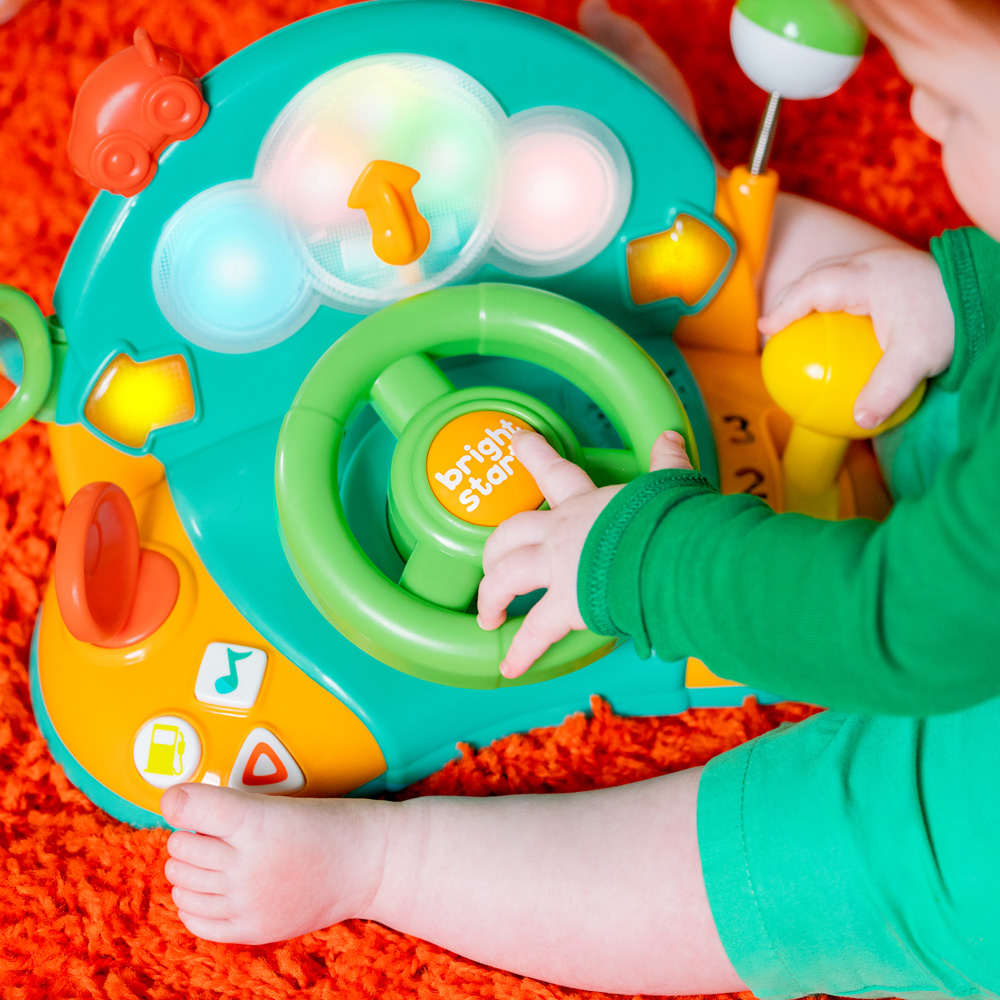 BRIGHT STARTS Hračka hudobná svetelná volant Lights&amp;Colors Driver™ 6m+