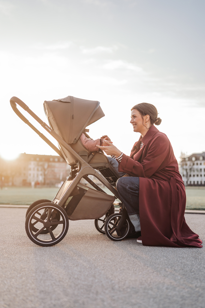 EASYWALKER Kočík kombinovaný Zoey Pure Black + CBX By CYBEX Aton B2 i-Size + základňa