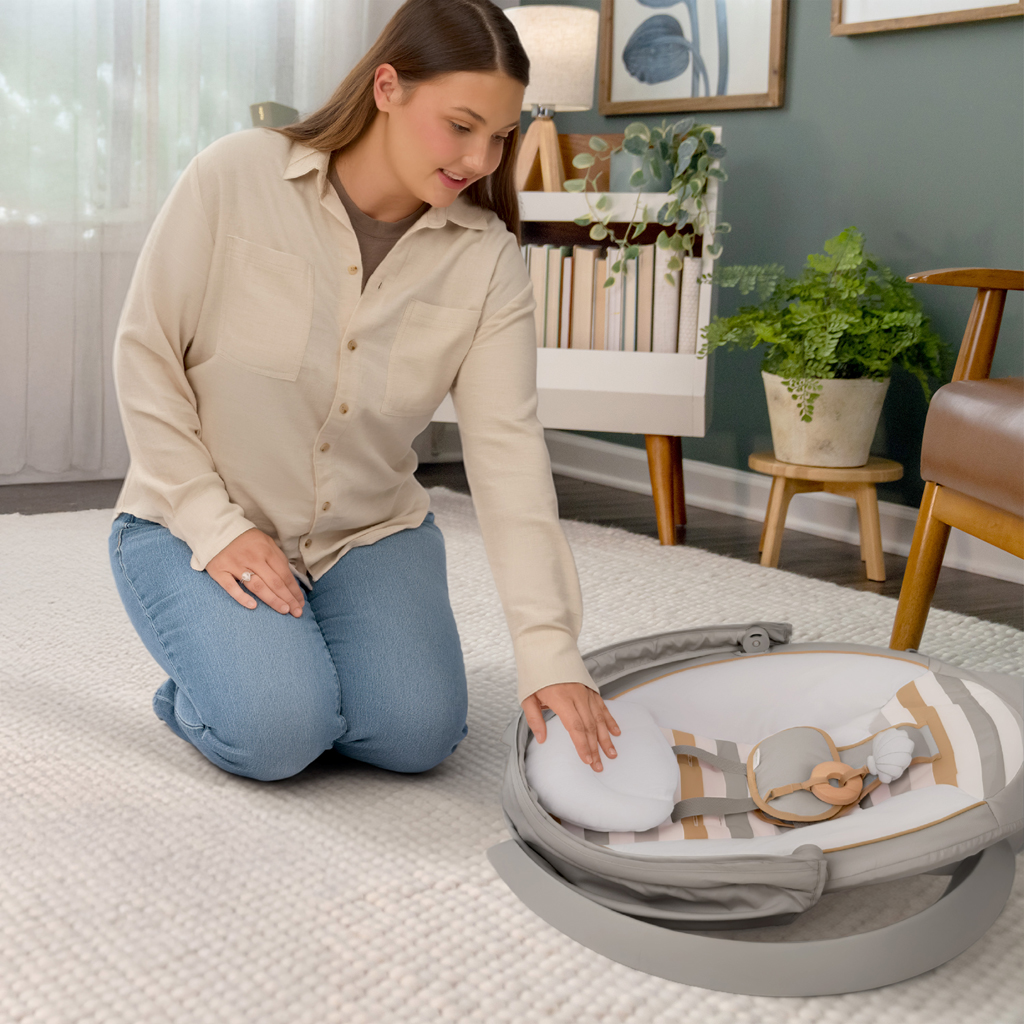INGENUITY Lehátko s hojdaním a vibráciou Bounce &amp; Sway – Pebble Shore™, 0m+