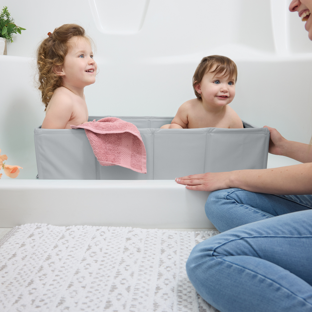 INGENUITY Vanička na cesty skladacia Tuckaway šedá 12m+