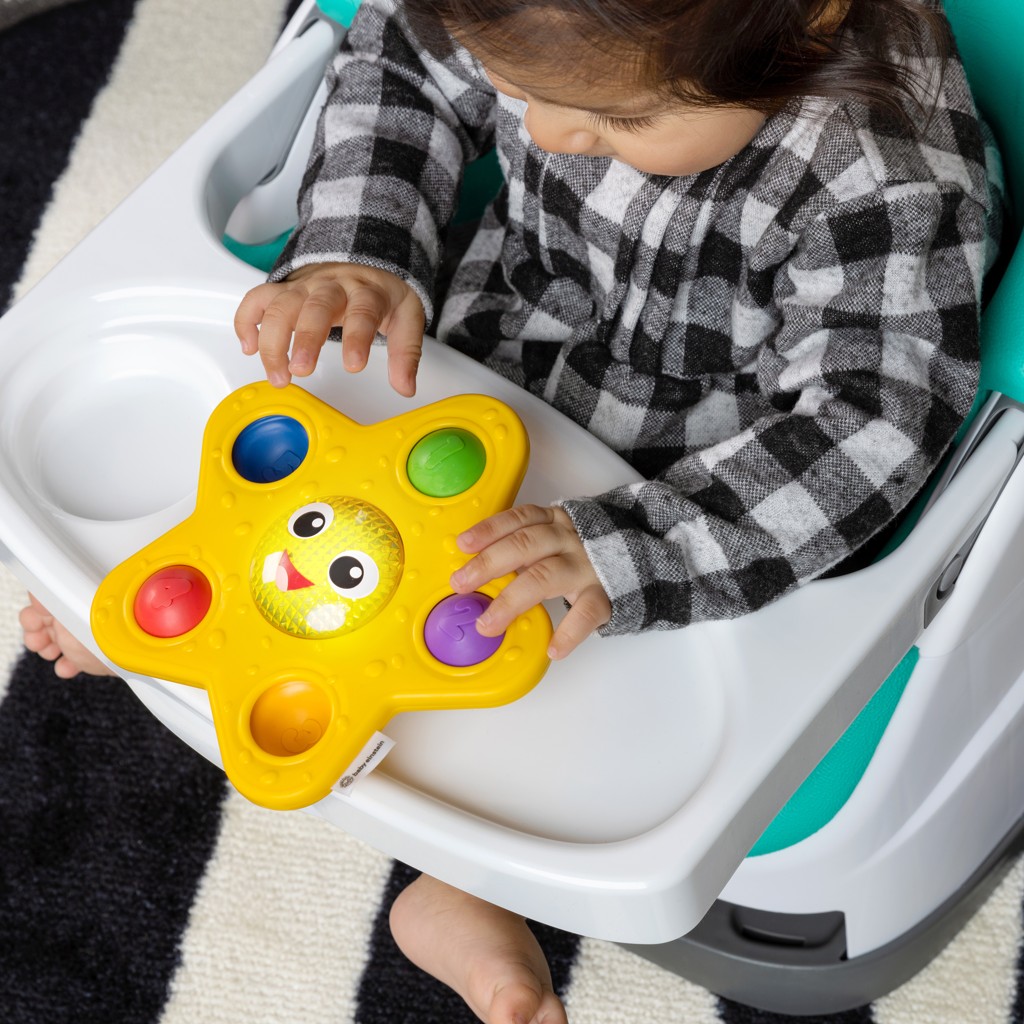 BABY EINSTEIN Hračka aktívna s prísavkou Pop &amp; Glow Starfish™ 6m+