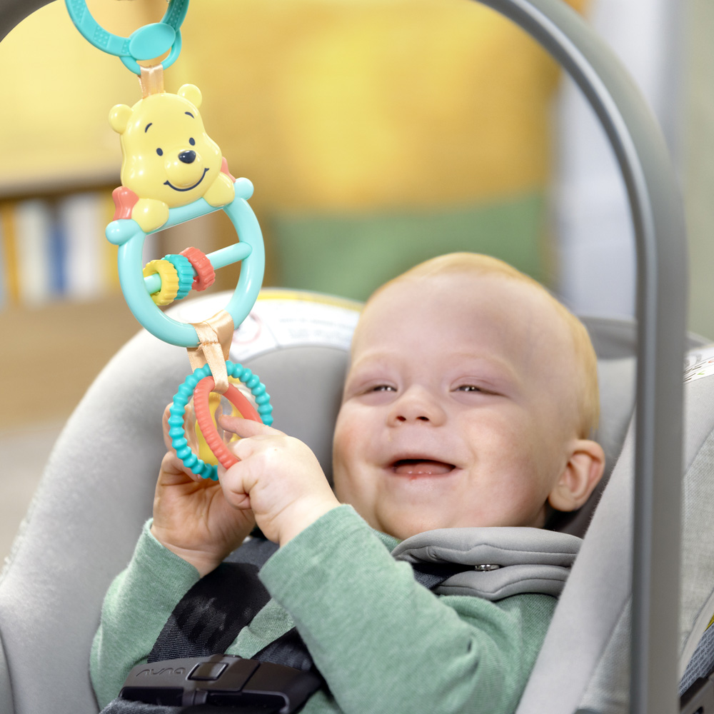 BRIGHT STARTS Hračka na C krúžku aktívna Winnie the Pooh Busy Bear™ 0m+