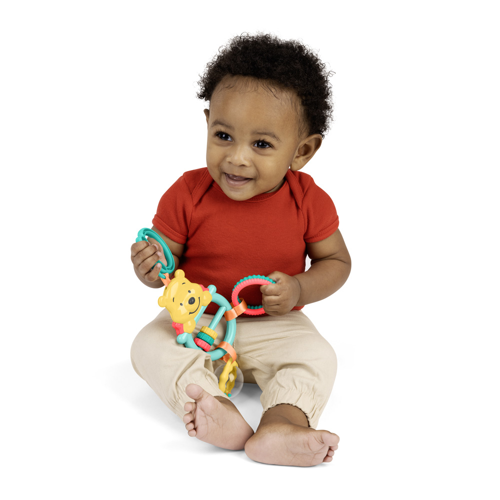 BRIGHT STARTS Hračka na C krúžku aktívna Winnie the Pooh Busy Bear™ 0m+