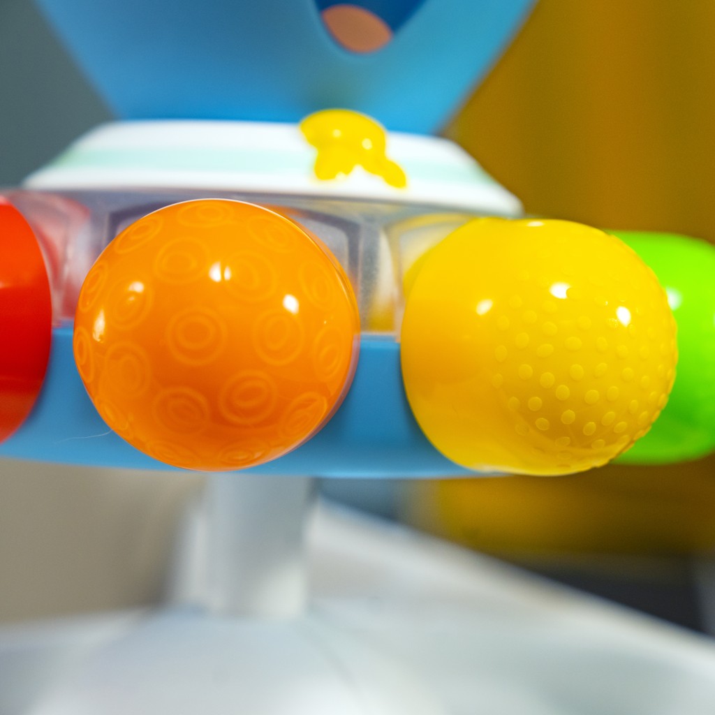 BABY EINSTEIN Hračka senzorická chobotnica s prísavkou Opus's Spin &amp; Sea™ 3m+
