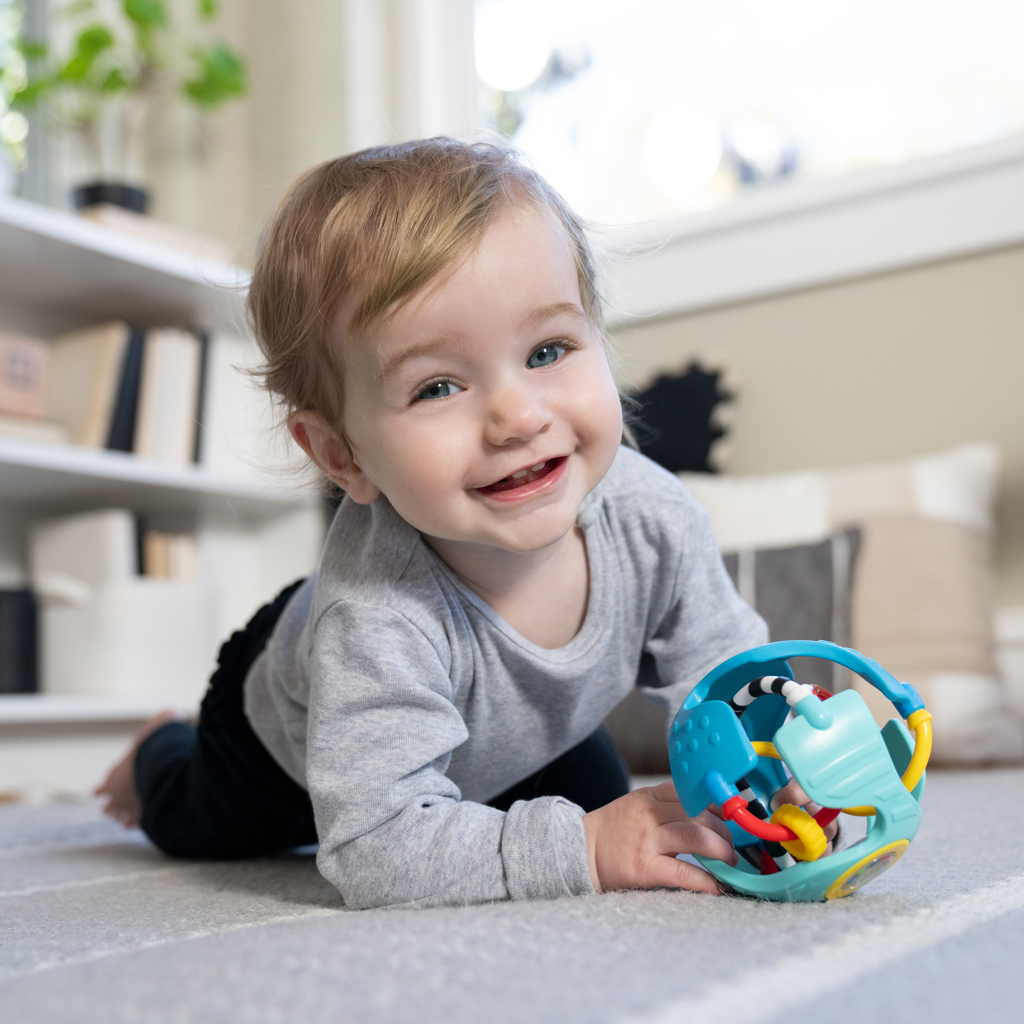 BABY EINSTEIN Hračka senzorická lopta s hryzačkou Rattle &amp; Sense™ 3m+