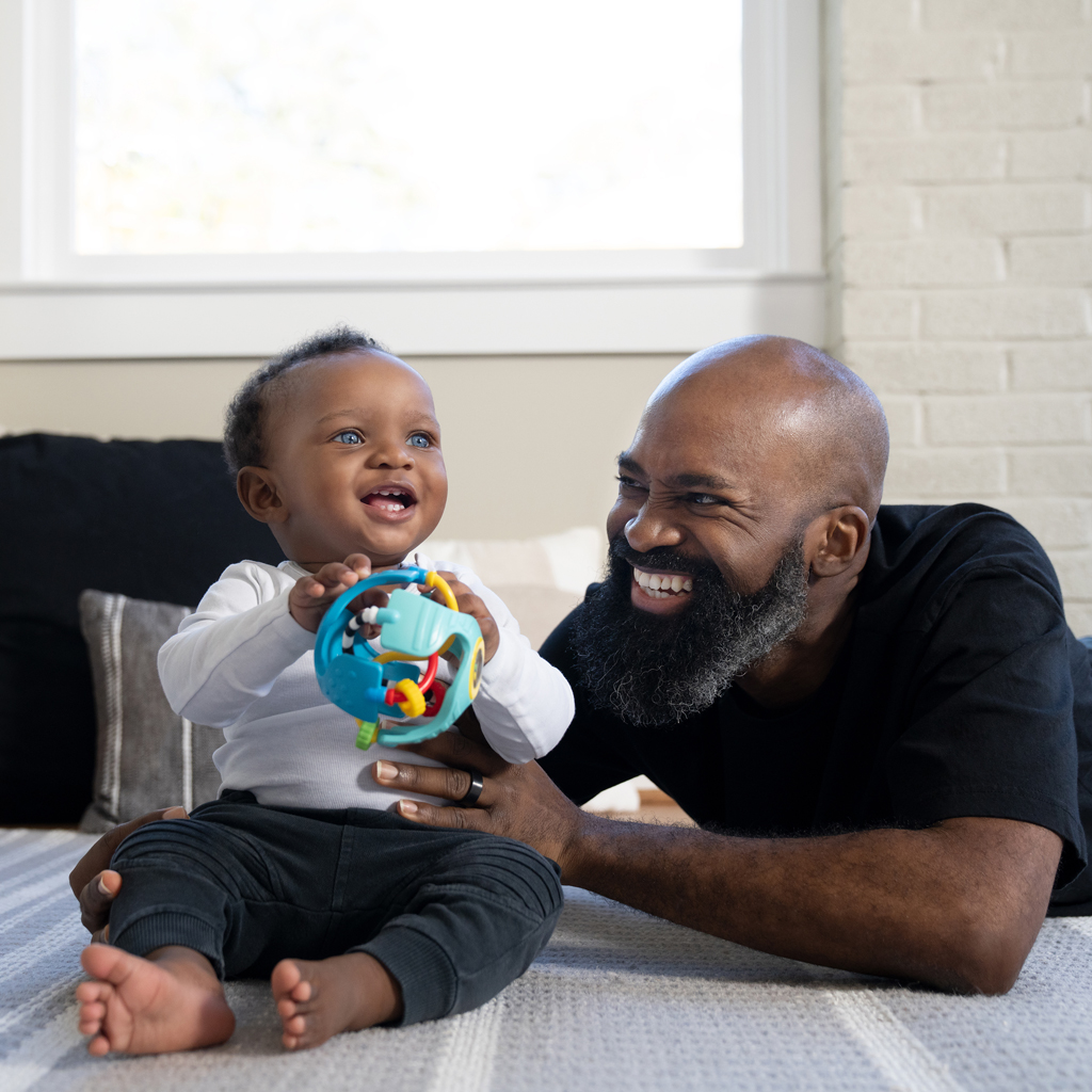 BABY EINSTEIN Hračka senzorická lopta s hryzačkou Rattle &amp; Sense™ 3m+