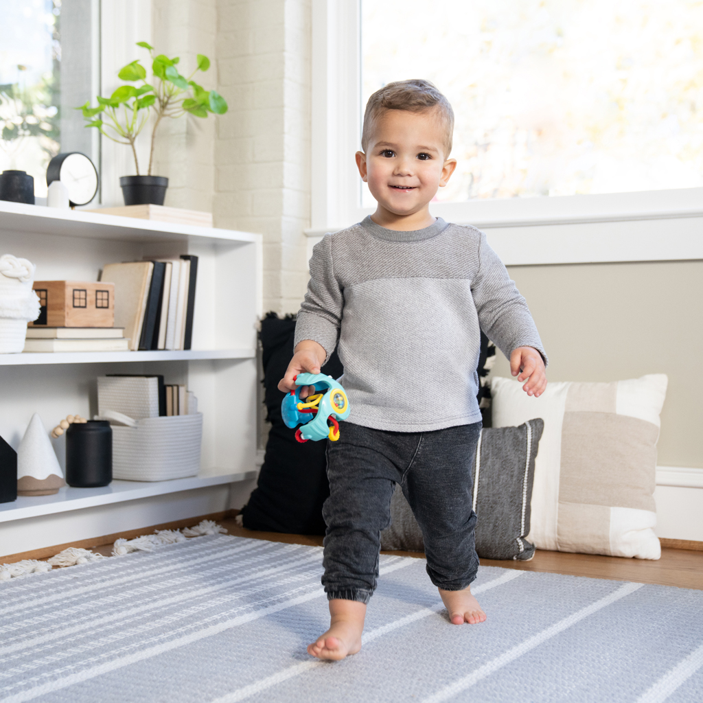 BABY EINSTEIN Hračka senzorická lopta s hryzačkou Rattle &amp; Sense™ 3m+