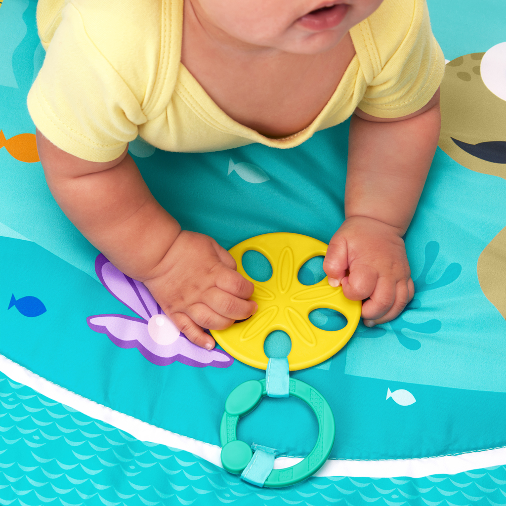 BRIGHT STARTS Deka hracia pre rozvoj motoriky a zmyslov Finding Nemo POP 'N Wiggle™, 0m+