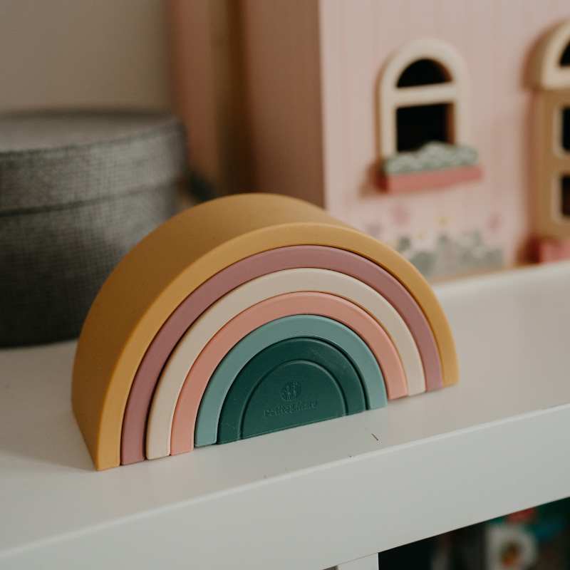 PETITE&amp;MARS Hračka silikónová skladacia Rainbow Intense Ochre 12m+