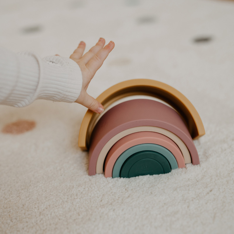 PETITE&amp;MARS Hračka silikónová skladacia Rainbow Intense Ochre 12m+