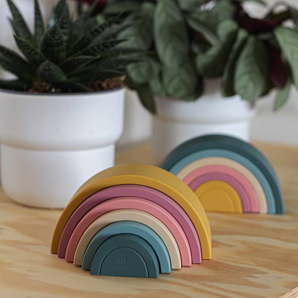 PETITE&amp;MARS Hračka silikónová skladacia Rainbow Intense Ochre 12m+