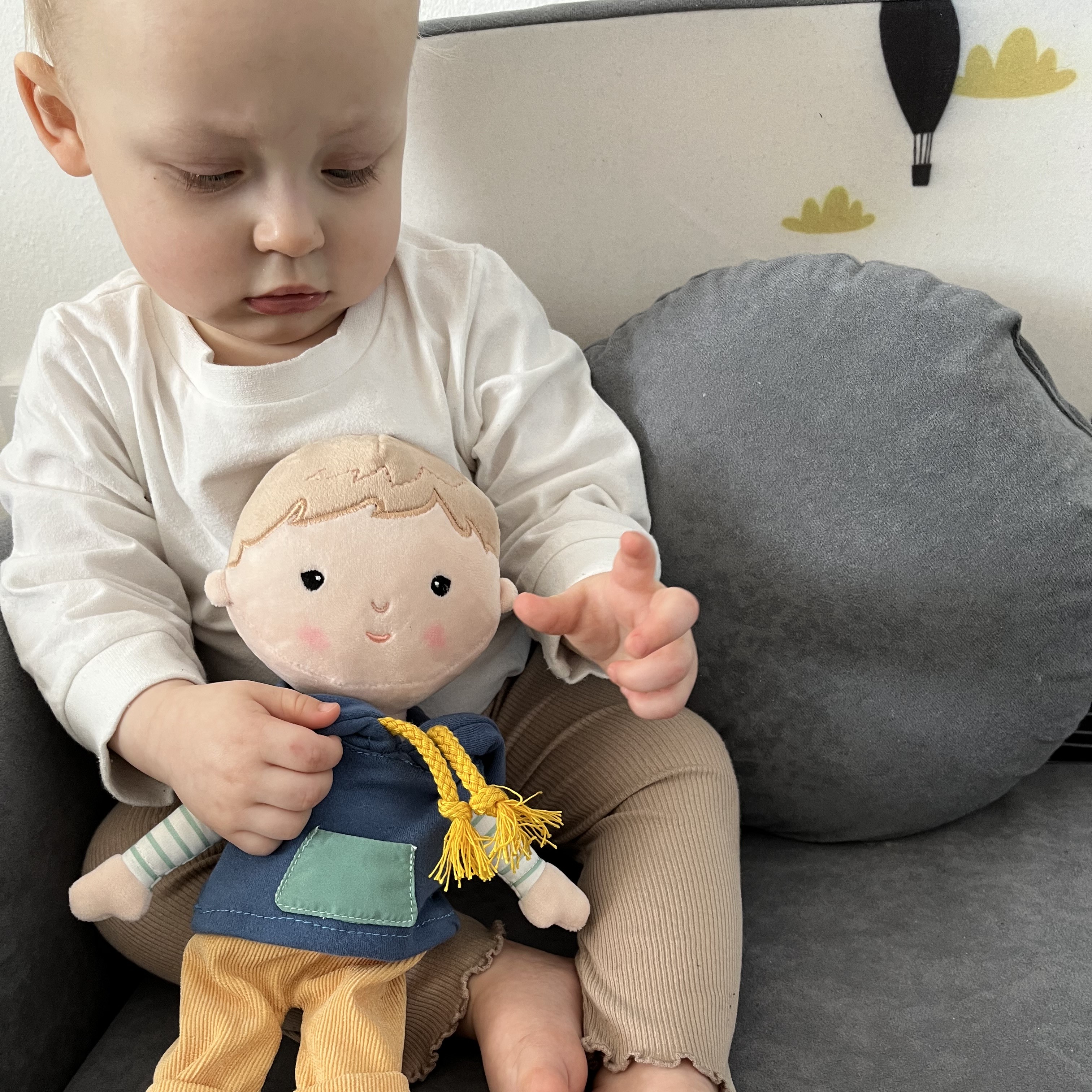 PETITE&amp;MARS Bábika plyšová Max 0m+, 35 cm